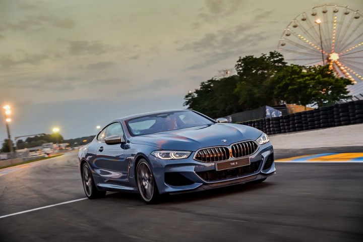 BMW lap bien quang cao thong minh de phat hien xe hết bảo hành