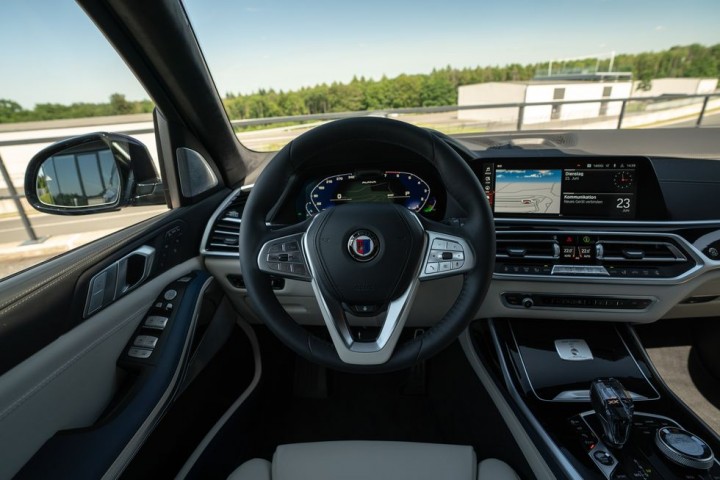 BMW-X7-09