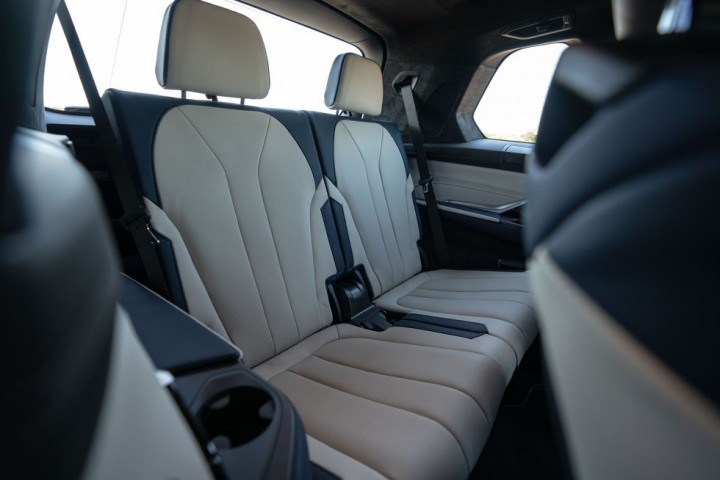 BMW-X7-11