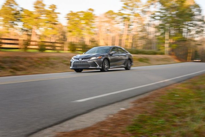 2021-toyota-camry-06