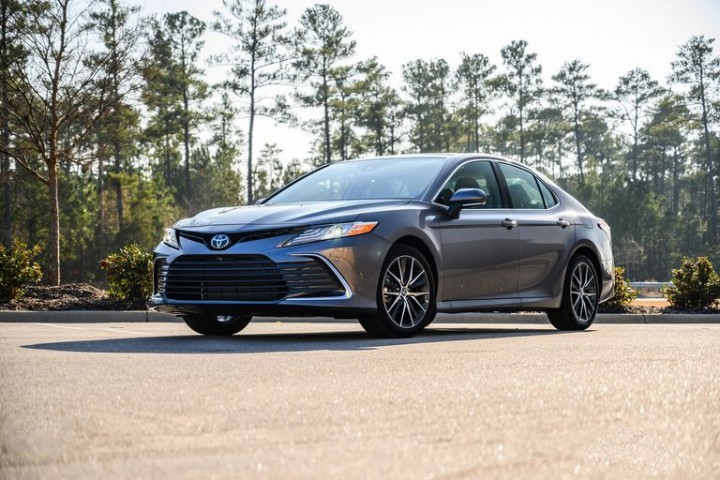 2021-toyota-camry-07