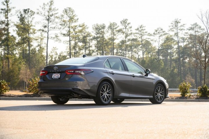 2021-toyota-camry-09