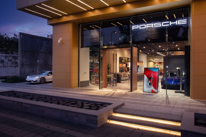 Porsche-Studio-Hanoi-01