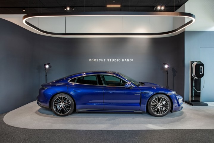 Porsche-Studio-Hanoi-03