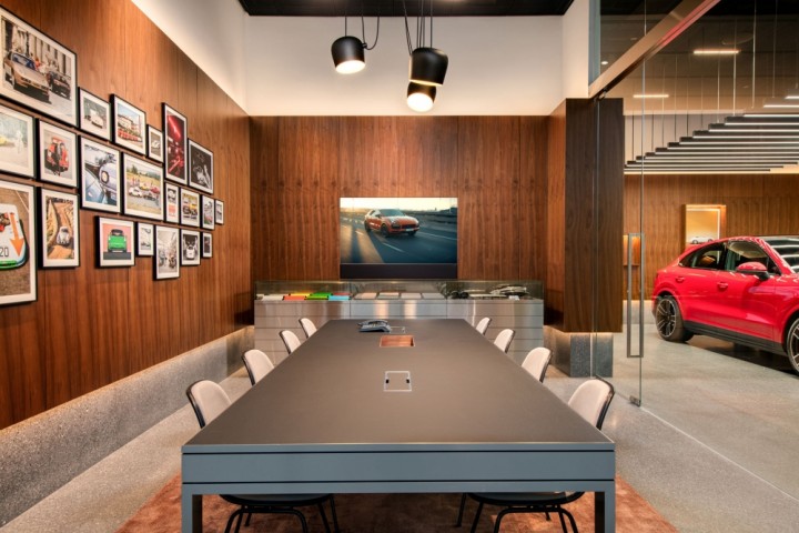 Porsche-Studio-Hanoi-07