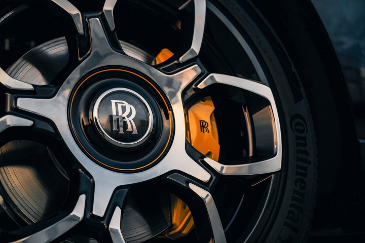 Rolls-Royce-Cullinan-BlacRolls-Royce-Cullinan-Blac