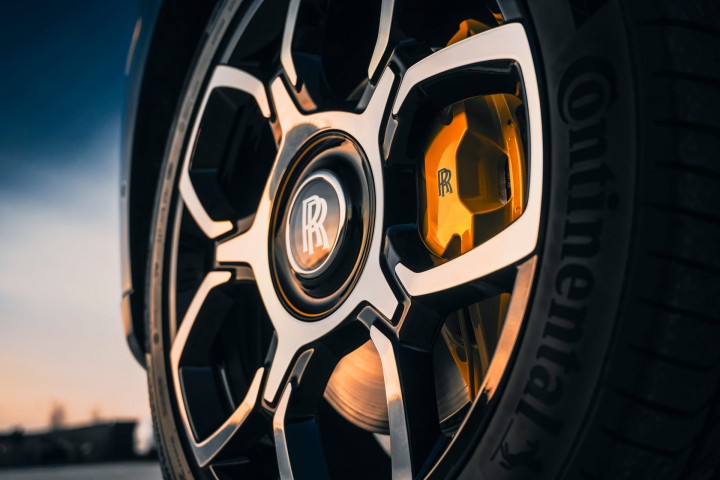 Rolls-Royce-Cullinan-BlacRolls-Royce-Cullinan-Blac