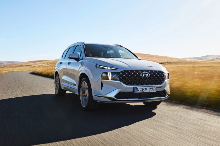 2021-Hyundai-Santa-Fe-03