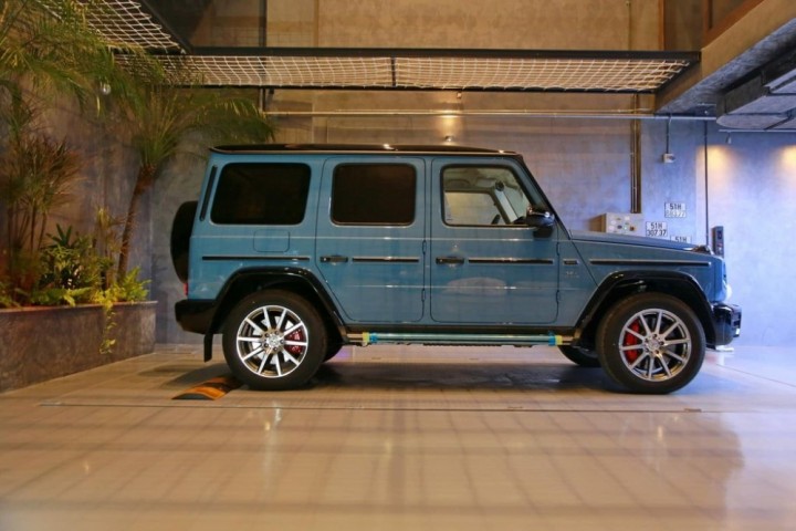 Chiếc Mercedes-AMG G63 được khoác chiếc áo màu xanh gốm