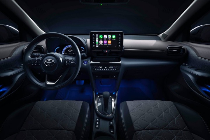 toyota-yaris-cross-interior-dashboard-infotainment-1