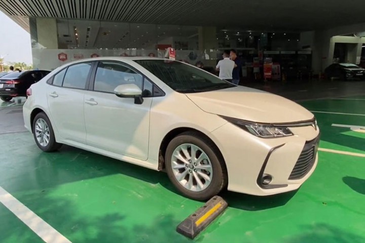 can-canh-toyota-corolla-altis-2022-vua-cap-ben-viet-nam