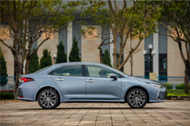 Thân xe Toyota Corolla Altis 2022