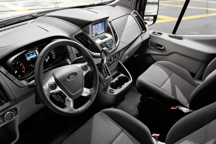 ford-transit-tien-nghi