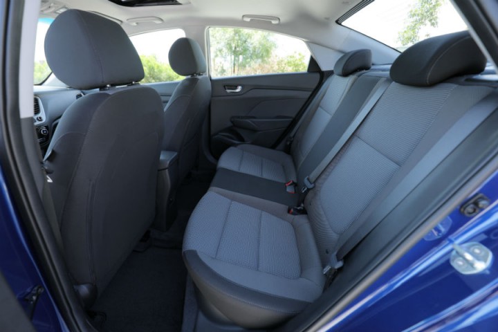 hyundai-accent-khoang-han