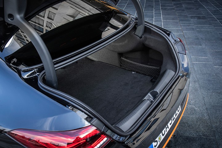 mercedes-cla200-khoang-ha
