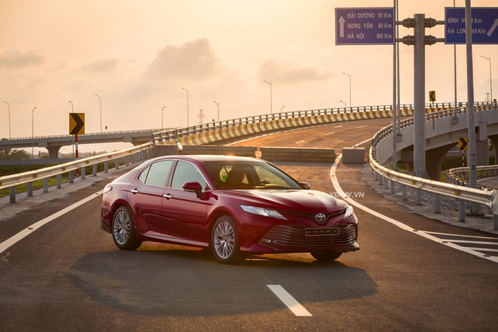 toyota-camry-2.5Q-3