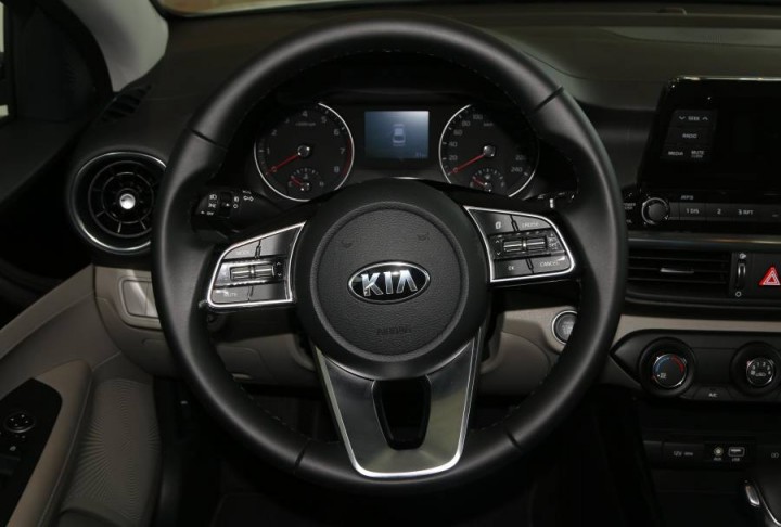 Kia-Cerato-1.6-MT-2020.5-1