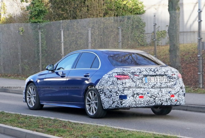 Mercedes-Benz se trinh lang C-Class 2022 trong thang nay