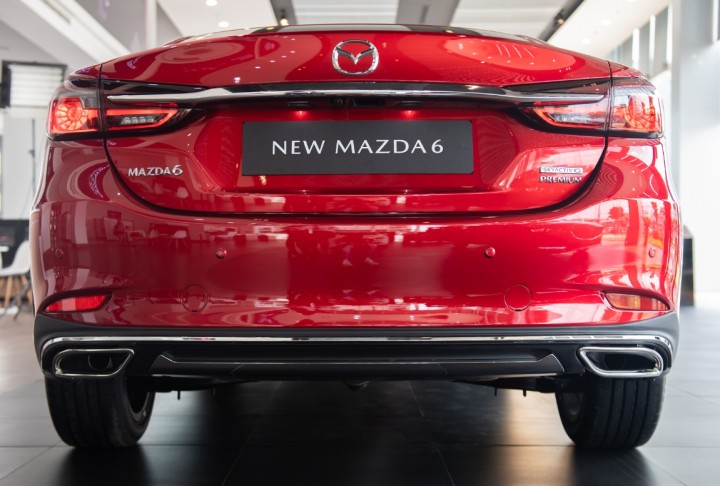 duoi xe mazda 6