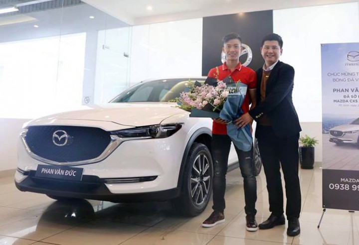 Phan Văn Đức tậu Mazda CX-5 tặng mẹ