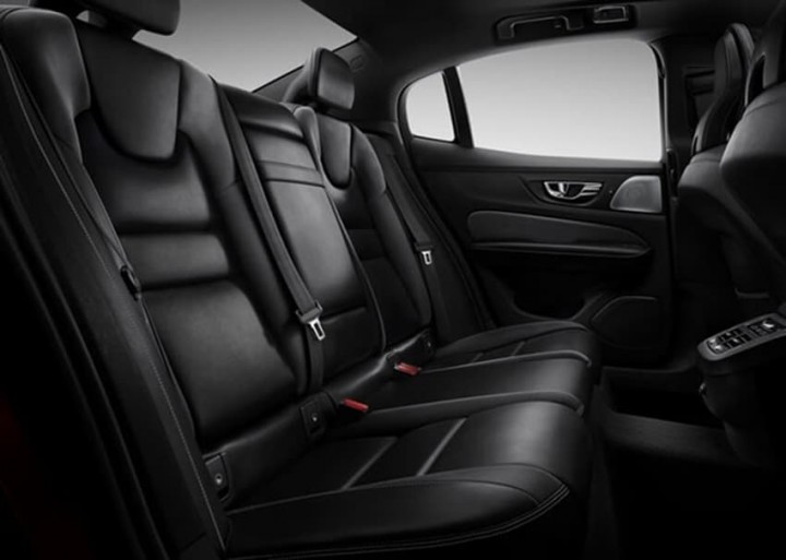 khoang-hanh-khach-Volvo-S