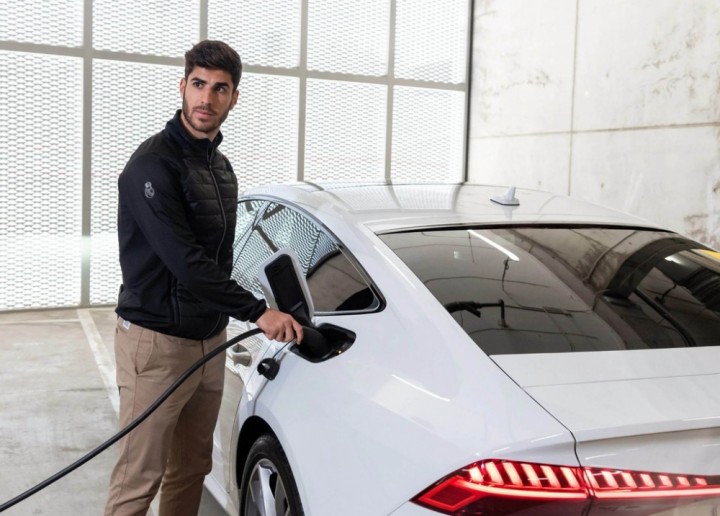 Dan sao FC Real Madrid duoc tang loat xe Audi hang hot