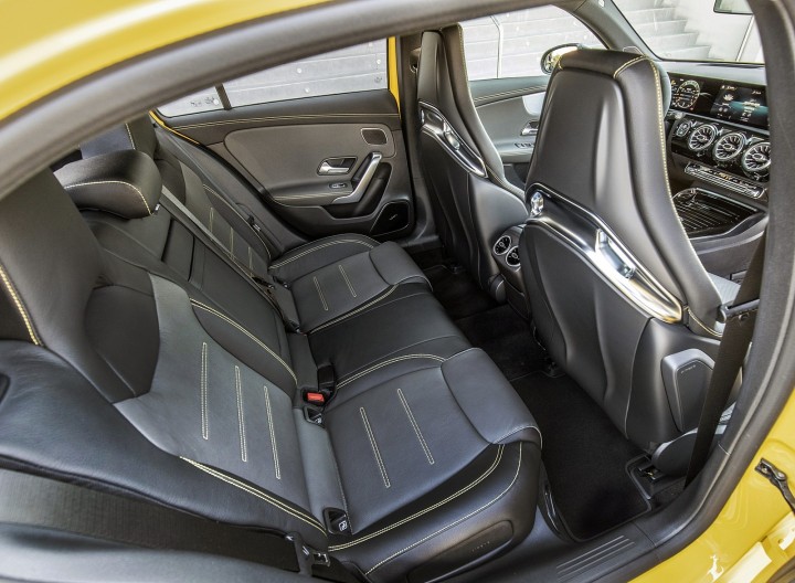 mercedes-a45-amg-khoang-h