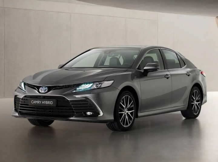 Lo dien Toyota Camry 2021 sap ve Viet Nam
