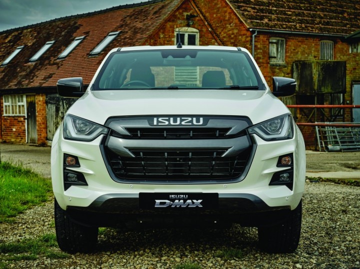 2021-isuzu-d-max-uk-01