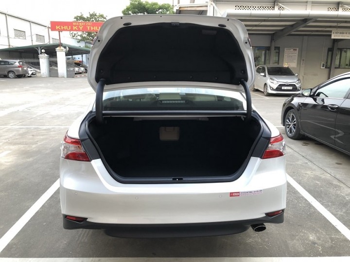cop-sau-cua-camry-2-0-nhap-khau-min-1324764j24390