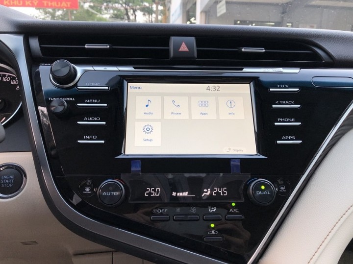 dau-dvd-tren-camry-ban-cao-cap-2-0-g-min-1324815j24390
