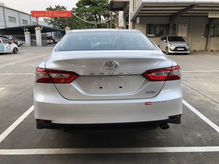 Đánh giá Toyota Camry 2.0E 2020: Ấn tượng phiên bản mới