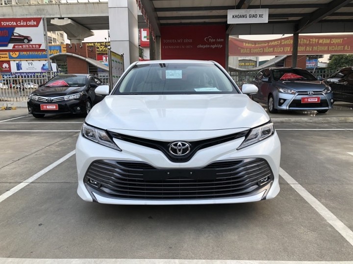 mat-ca-lang-xe-camry-phien-ban-2-0-g-min-1324731j24390