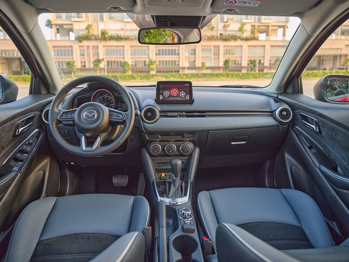 xe-MAZDA2