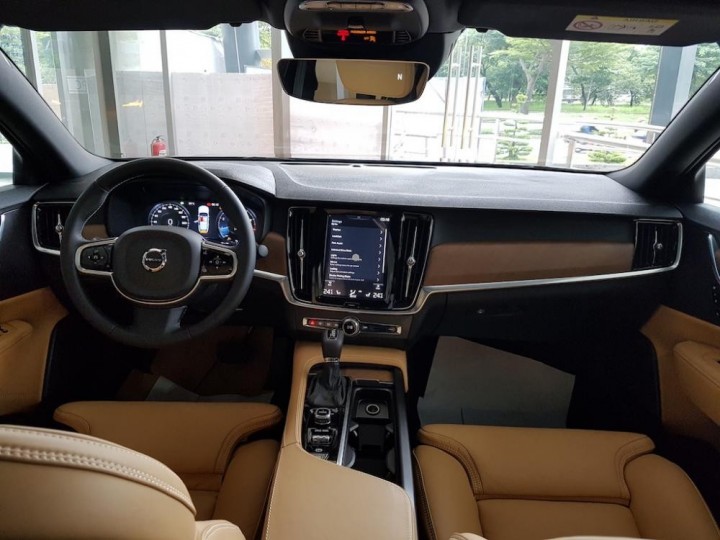 khoang-lai-Volvo-S90-2020 .