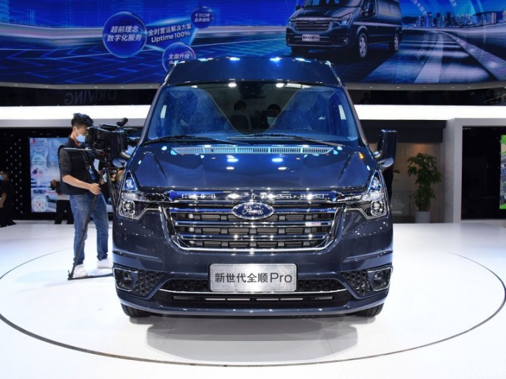 ford-transit-pro-2021-02