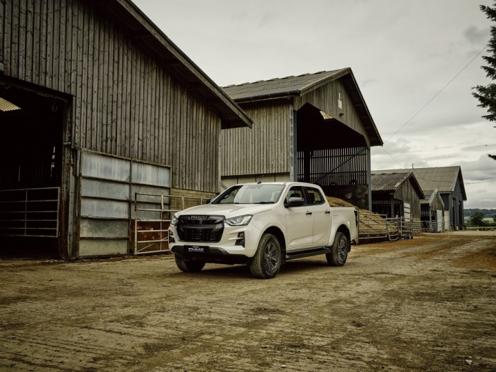 2021-isuzu-d-max-uk-2