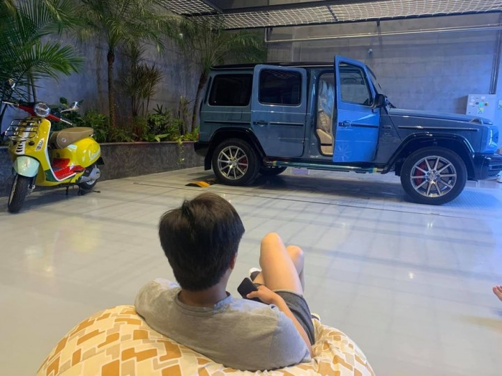 Vị doanh nhân 8x ngắm nhìn mẫu SUV