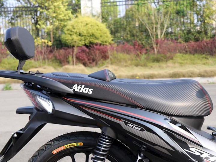 Phần đuôi khá giống với Honda Vision