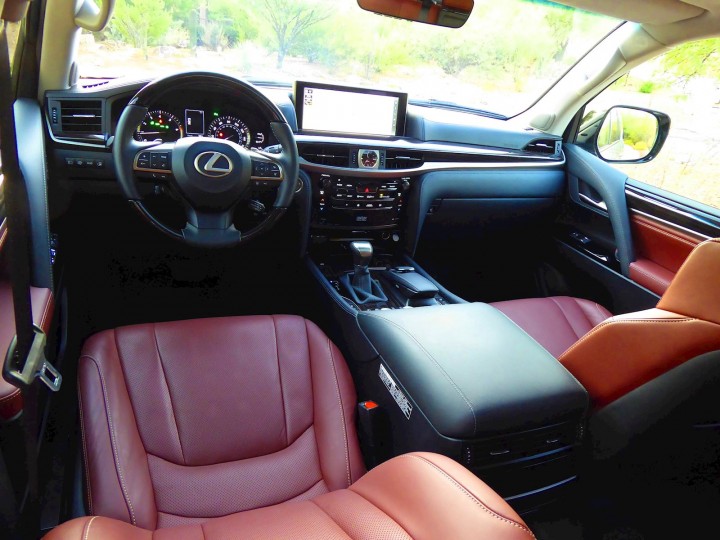 lexus-lx570-khoang-lai