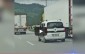Video: Tài xế xe con tưởng mình 'to', 'cà khịa' xe tải lớn và cái kết