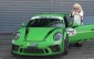 Góc Bà ngoại của năm: Lái Porsche 911 GT3 RS phóng vùn vụt trên đường đua tốc độ cao