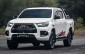 Toyota Hilux 'đắt như tôm tươi', vượt xa Ford Ranger tại Thái Lan