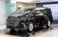 'Chuyên cơ mặt đất' Toyota Alphard đồng loạt tăng giá cả hai phiên bản lên 140 triệu đồng