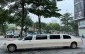 Với 1,3 tỷ, mua Camry hay “săn” Lincoln Limousine 2006 sang trọng, có sofa và quầy bar riêng?