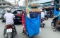 Chở hàng cồng kềnh che kín biển số, shipper 'khóc ròng' vì bị phạt tiền triệu