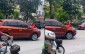 Người đàn ông liều lĩnh bám vào nắp capo ô tô giữa phố Hà Tĩnh chỉ để 'chặn' ô tô đã gây xích mích