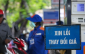 Giá xăng giảm lần thứ 5 liên tiếp, xăng RON 95 xuống dưới mốc 22.000 đ/lít