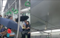 Hành khách 'dở khóc dở cười' khi phải che ô trên tàu metro Cát Linh - Hà Đông